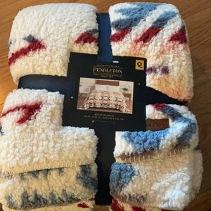 NWT Pendleton Sherpa Fleece Blanket Queen Size 98" x 92" Reversible